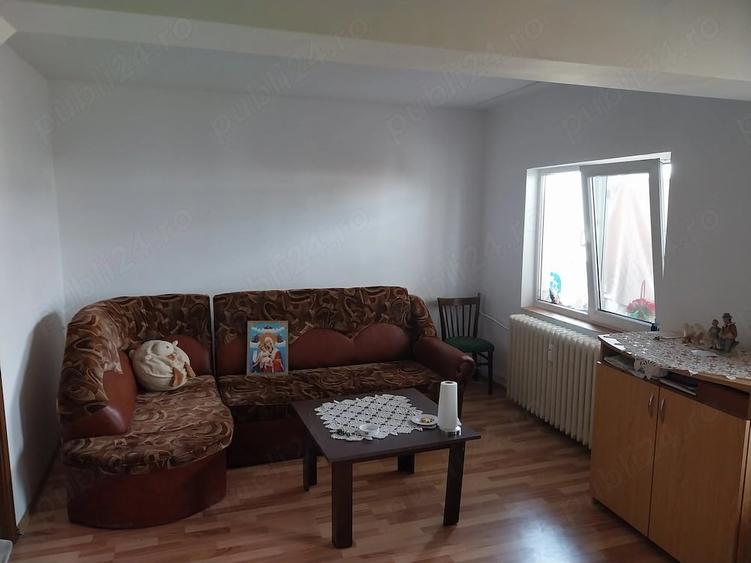 Apartament cu 3 camere decomandat în Exterior Vest