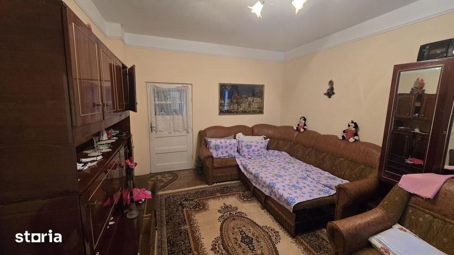Casă cu 4 camere cu Teren 640 Mp în Central