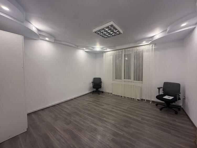 Spațiu comercial, de 100 mp, în Între Lacuri