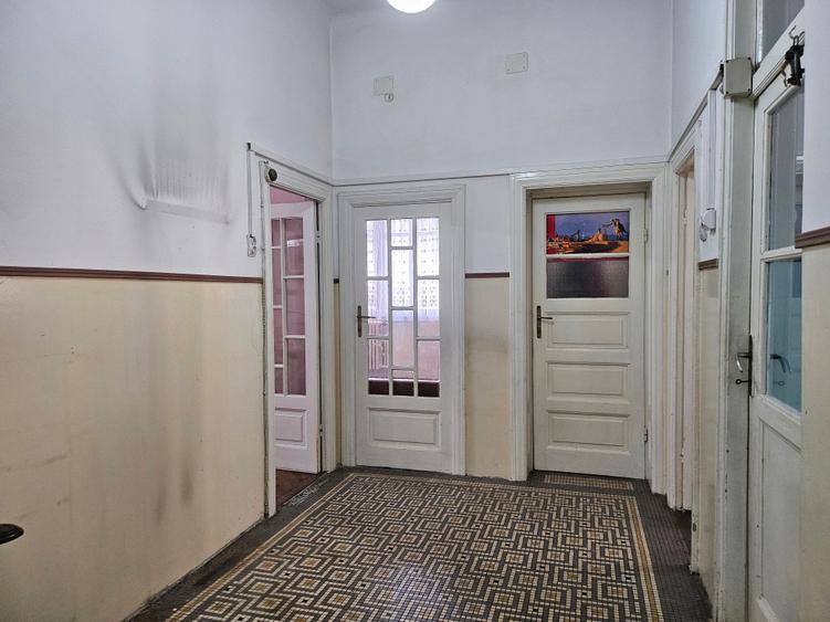 Apartament cu 3 camere semidecomandat în Știrbei Vodă