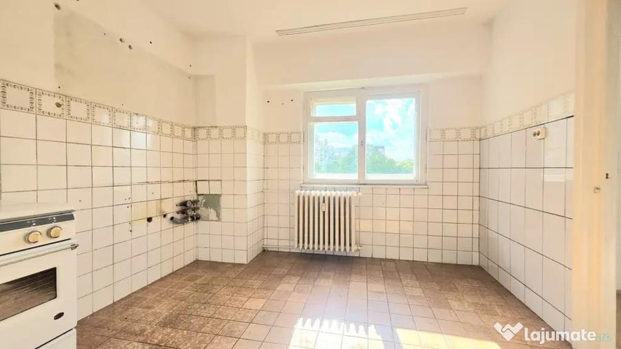 Apartament cu 4 camere decomandat în Unirii