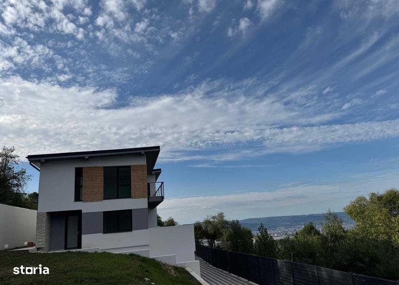 Casă cu 4 camere în Sărădiș