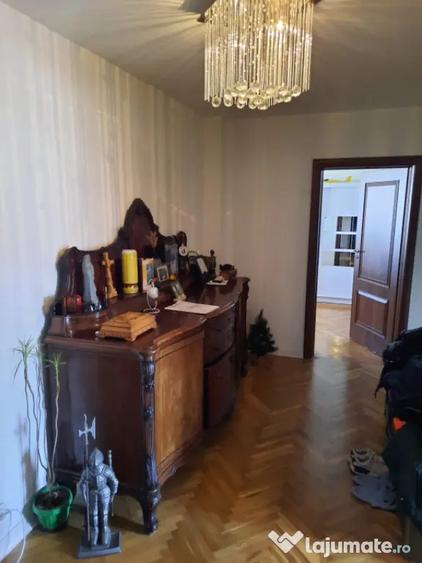 Apartament cu 4 camere decomandat în Grigorescu