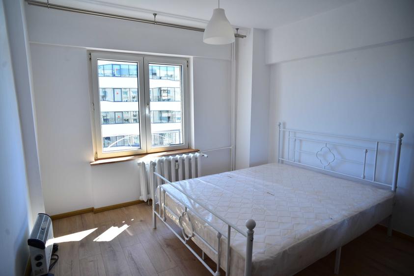 Apartament cu 3 camere semidecomandat în Muncii