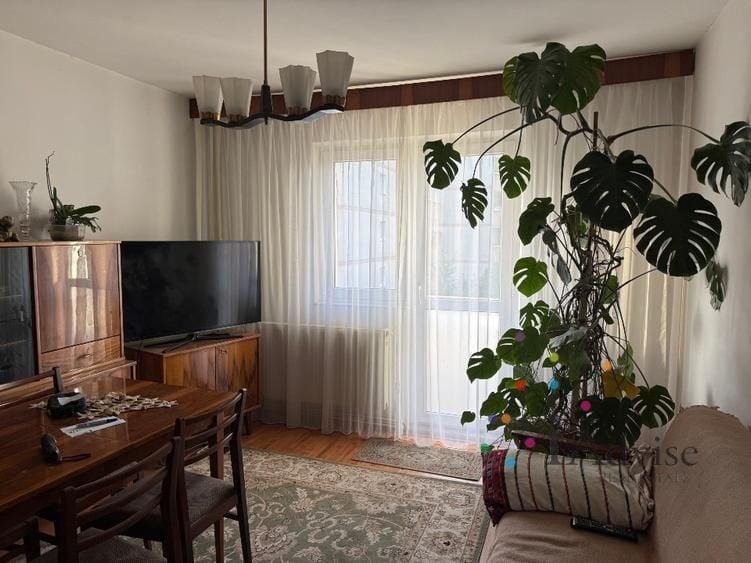 Apartament cu 4 camere semidecomandat în Astra