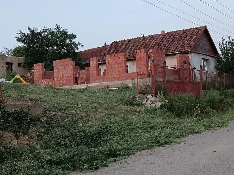 Casă cu Teren 5800 Mp în Păgaia