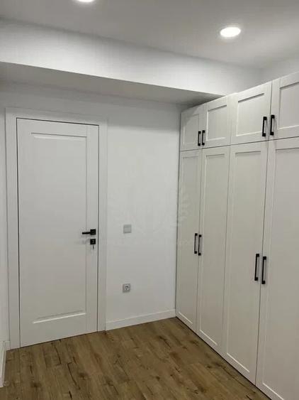 Apartament cu 3 camere decomandat, mobilat în Albert