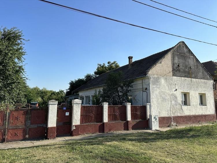 Casă cu 4 camere în Becicherecu Mic