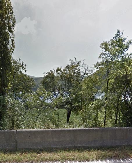 Teren de 1200 mp, în Coronini