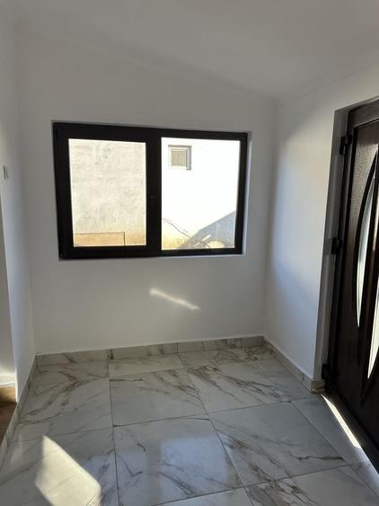 Casă cu 2 camere cu Teren 990 Mp în Central