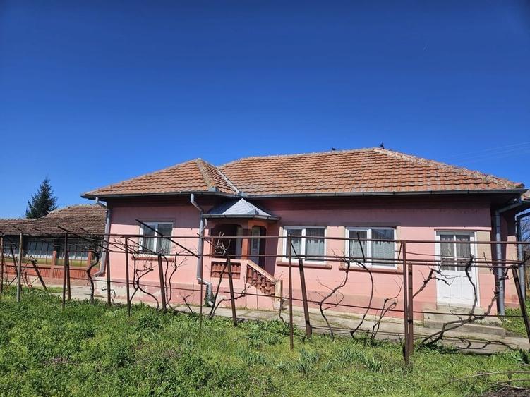 Casă cu 4 camere în Goicea