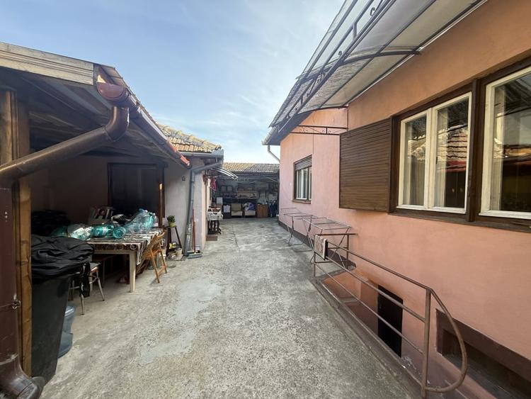 Casă individuală cu 3 camere cu Canalizare în Central