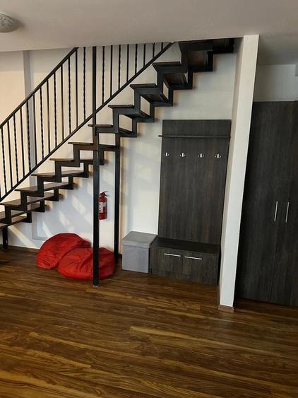 Apartament cu 4 camere decomandat în Cornișa