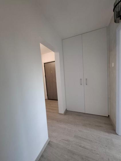 Apartament cu 3 camere decomandat în Rovine