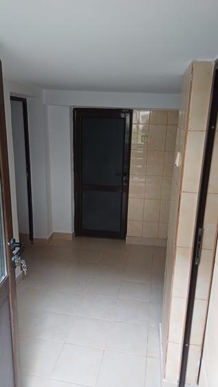 Casă individuală cu 8 camere cu Canalizare în Granit