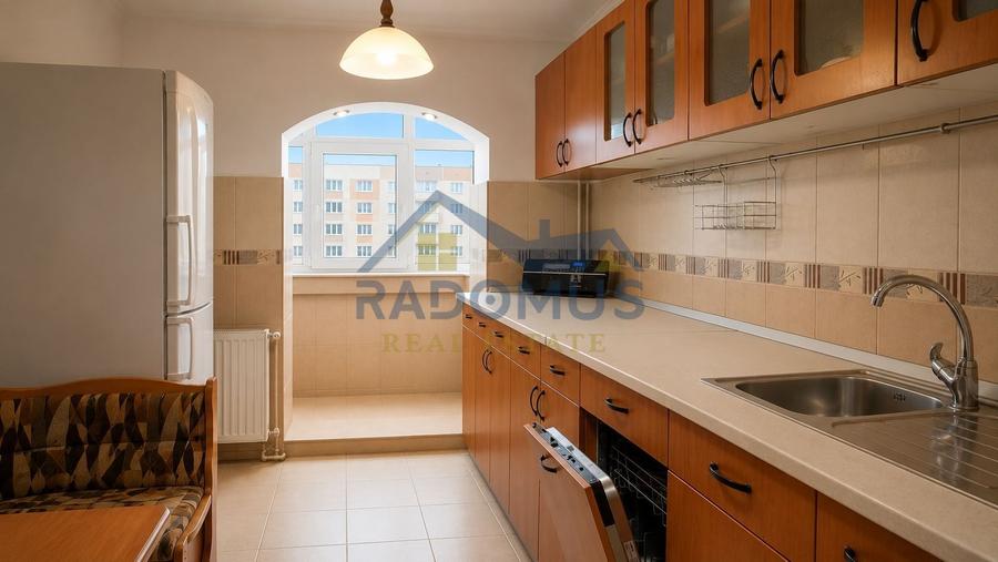 Apartament cu 3 camere decomandat, mobilat în B-dul București