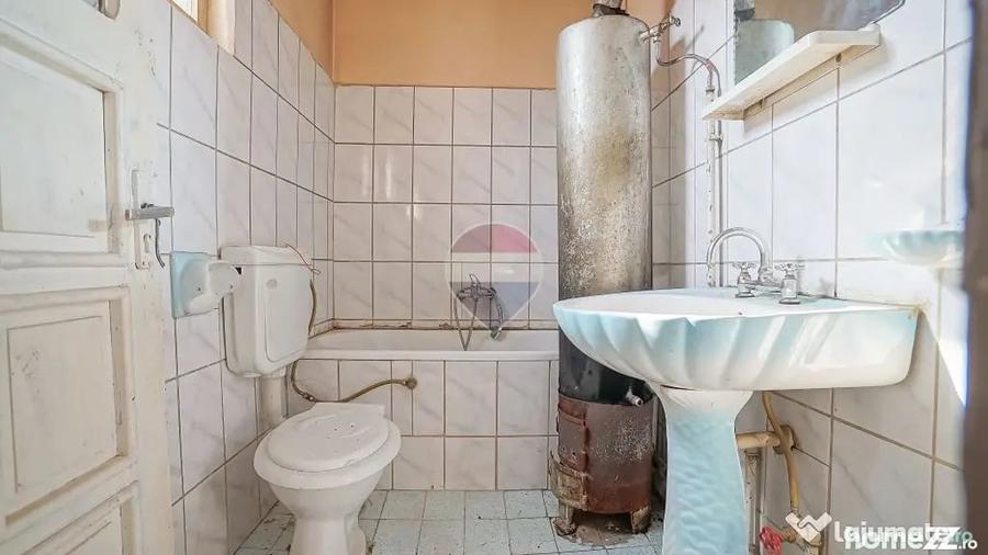 Casă cu 6 camere cu Teren 1915 Mp în Bran