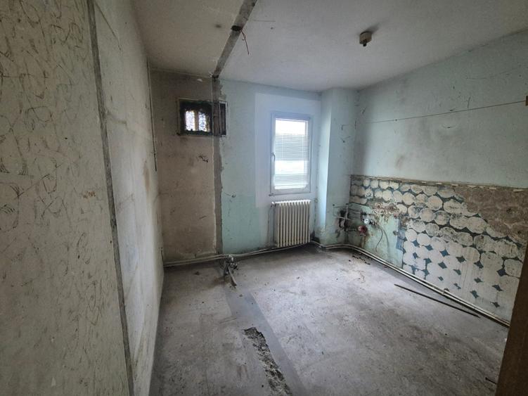 Apartament cu 2 camere semidecomandat în Micro I