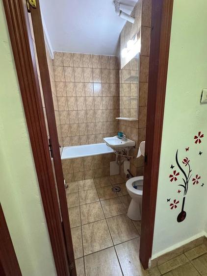 Apartament cu 3 camere semidecomandat în 9 Mai