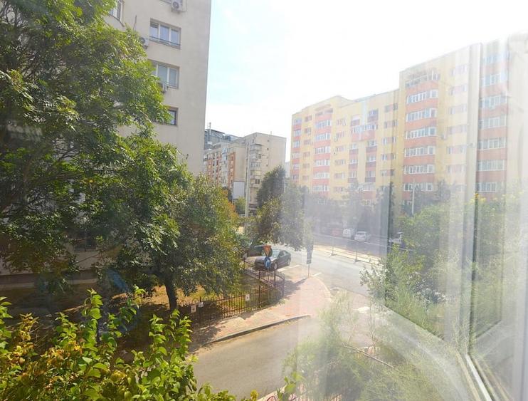 Garsonieră decomandată în Calea Călărașilor