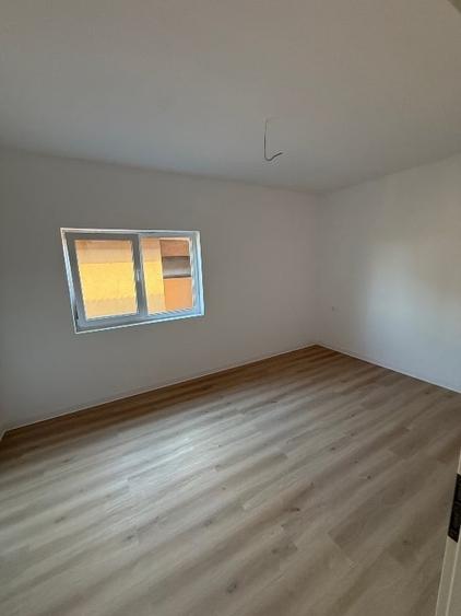 Duplex cu 4 camere cu Canalizare în Ghiroda