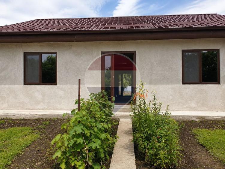 Casă individuală cu 3 camere cu Teren 1200 Mp în Gostinu