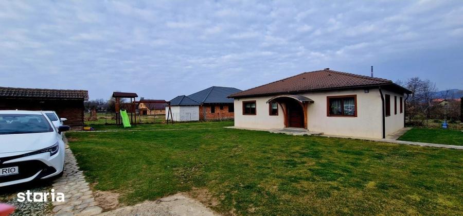 Casă cu 4 camere cu Teren 700 Mp în Central