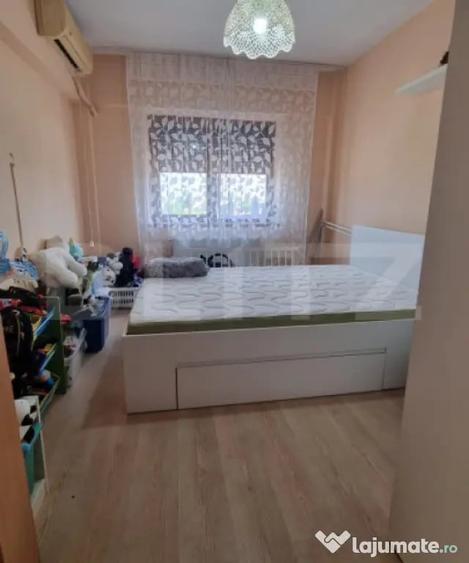 Apartament cu 3 camere semidecomandat în Semicentral