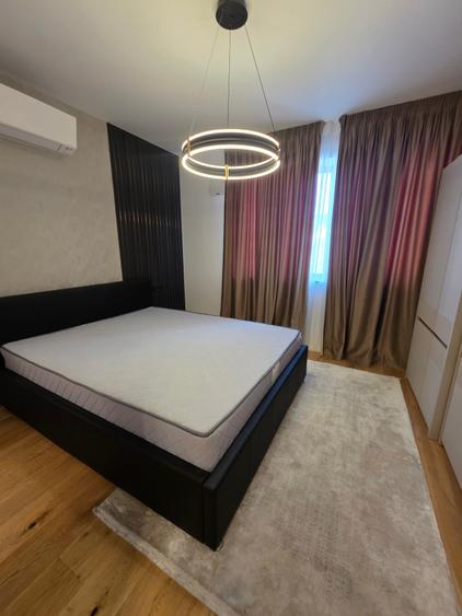 Apartament cu 3 camere decomandat în Aviației