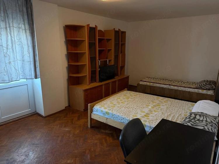 Apartament cu 3 camere decomandat în Păcii