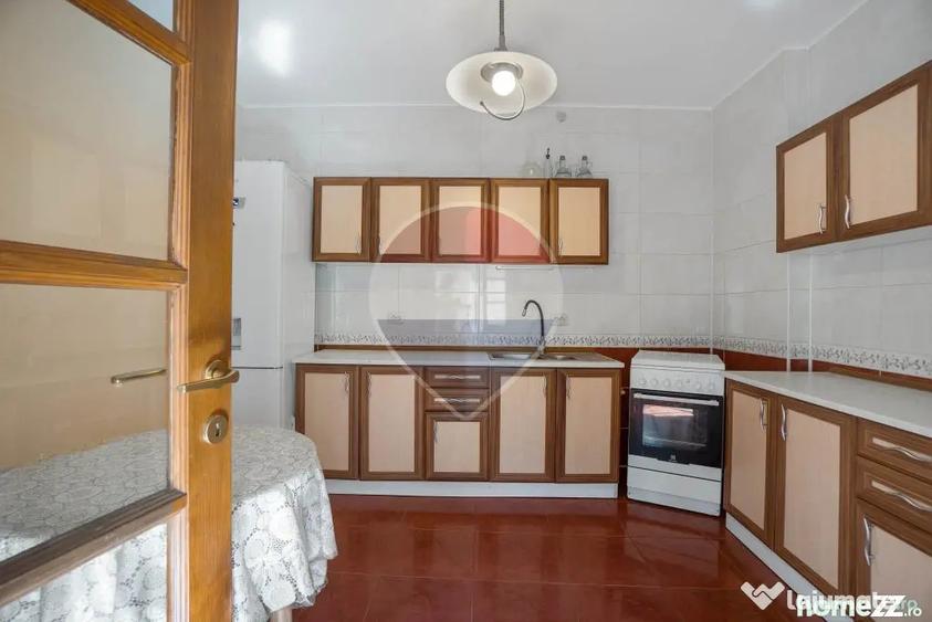 Casă cu 13 camere cu Teren 4780 Mp în Moieciu