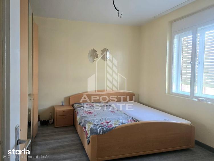 Casă cu 4 camere semidecomandat cu Teren 1440 Mp în Central