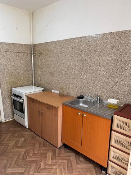 Apartament cu 3 camere decomandat în Colentina