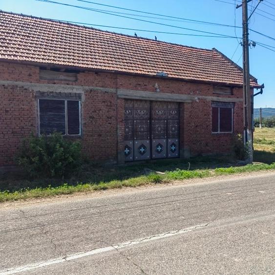 Casă individuală cu 4 camere în Sacoșu Mare
