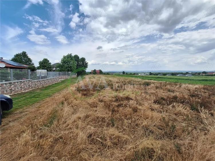 Teren intravilan 2700 mp, deschidere 123 ml, zona Hemeiusi - 8