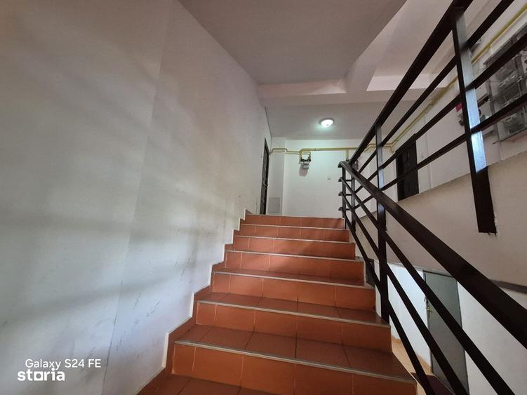 Apartament cu 4 camere decomandat în Calea Romanului
