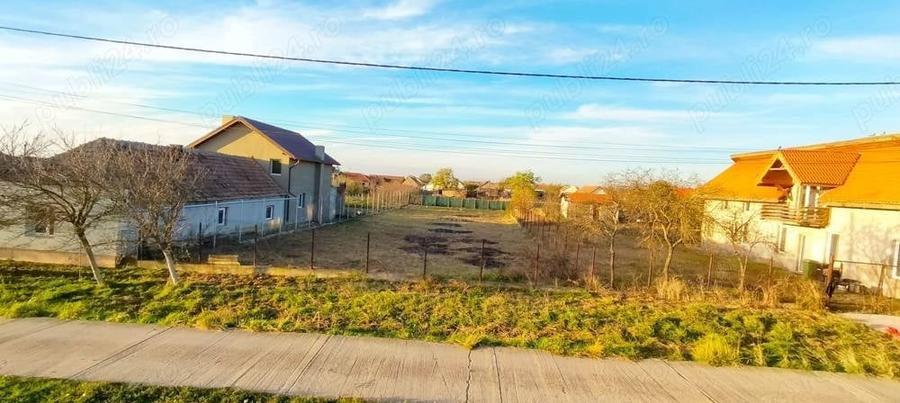 Teren de 809 mp, în Bobda