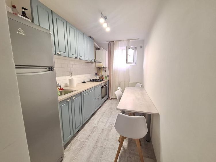 Apartament cu 2 camere semidecomandat, mobilat în Mărăști