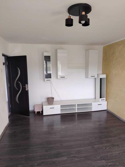 Apartament cu 3 camere decomandat în Mătăsari