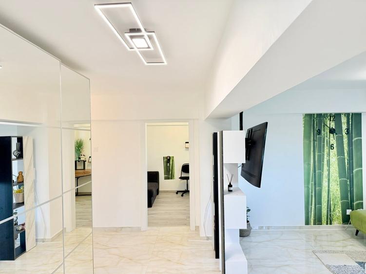 Apartament cu 3 camere semidecomandat în Băneasa