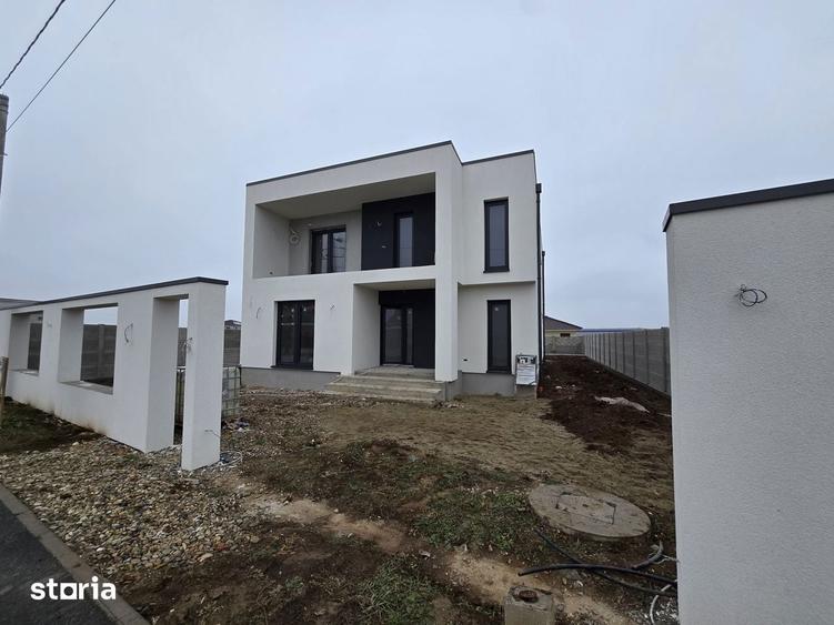 Casă cu 4 camere cu Teren 620 Mp în Sânmartin