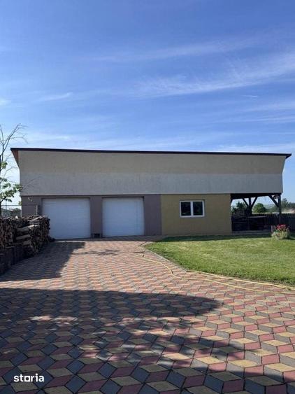 Casă cu 6 camere cu Teren 2500 Mp în Siret