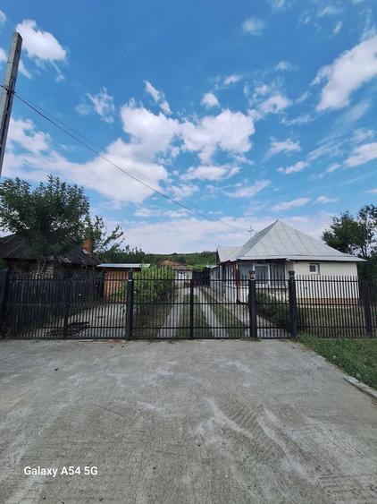 Casă cu 3 camere cu Teren 2257 Mp în Bărăști