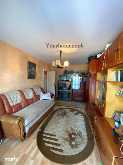 Apartament cu 2 camere semidecomandat în Craiovița Nouă