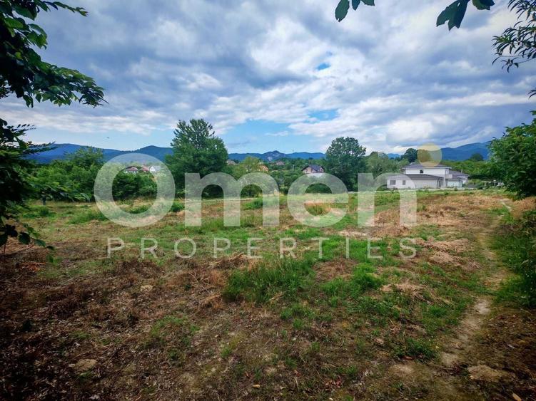 Teren Construcții intravilan de 2500 mp, în Vest