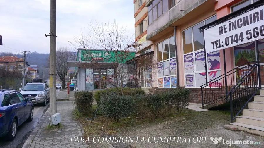 Apartament cu 3 camere decomandat, mobilat în Central