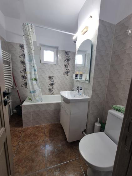 Apartament cu 3 camere decomandat în Metalurgie