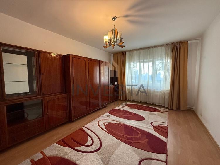 Apartament cu 3 camere decomandat, mobilat în Între Lacuri