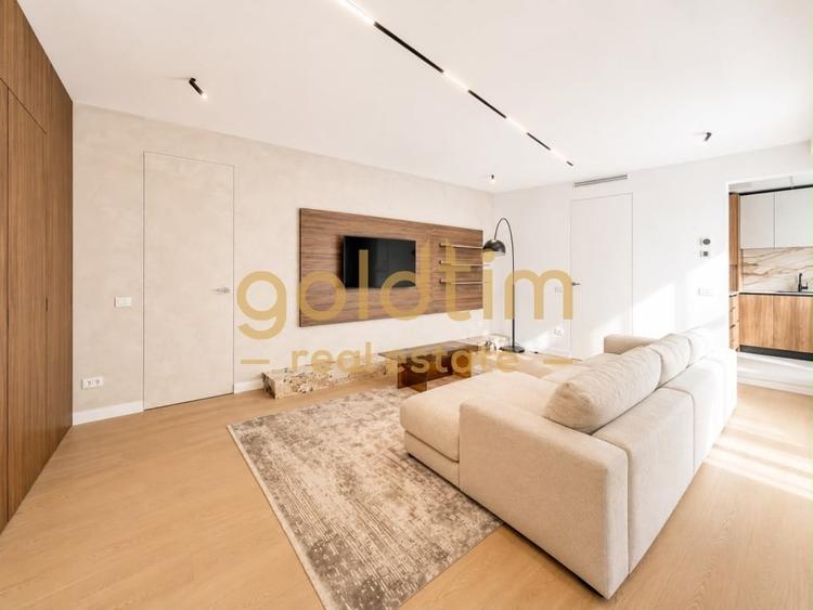 Apartament cu 4 camere decomandat în Aviatorilor