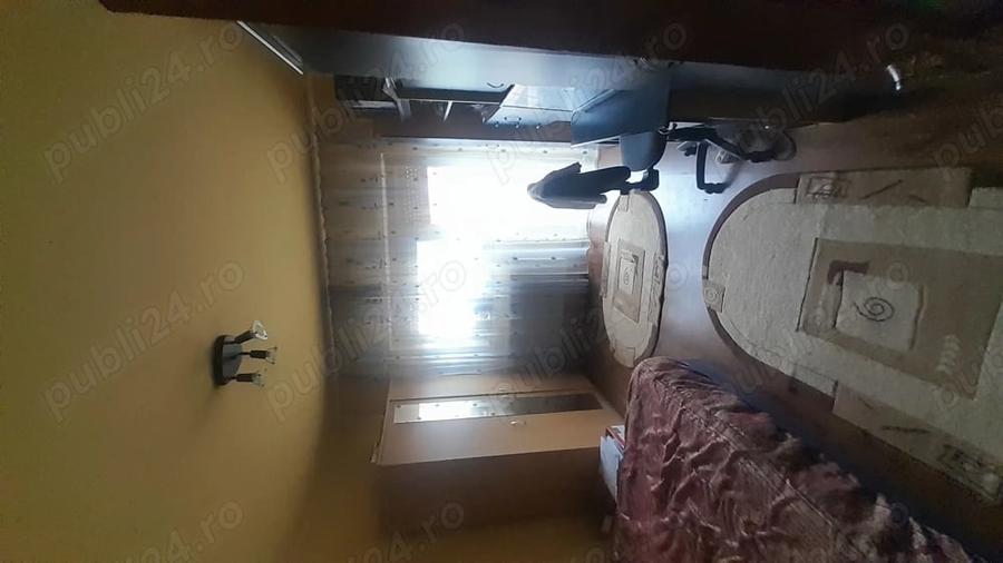 Casă cu 6 camere în Rovine